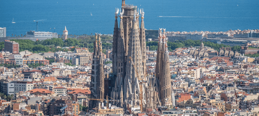 Sagrada Familia Architecture: Gaudí’s Masterpiece That Redefined Modern Design
