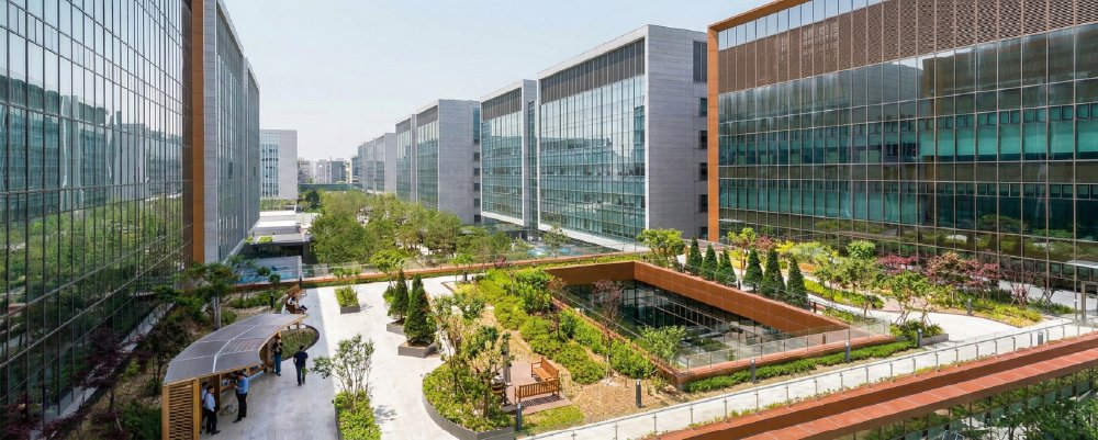 Master Planning vs Urban Design: Aerial view render of a city